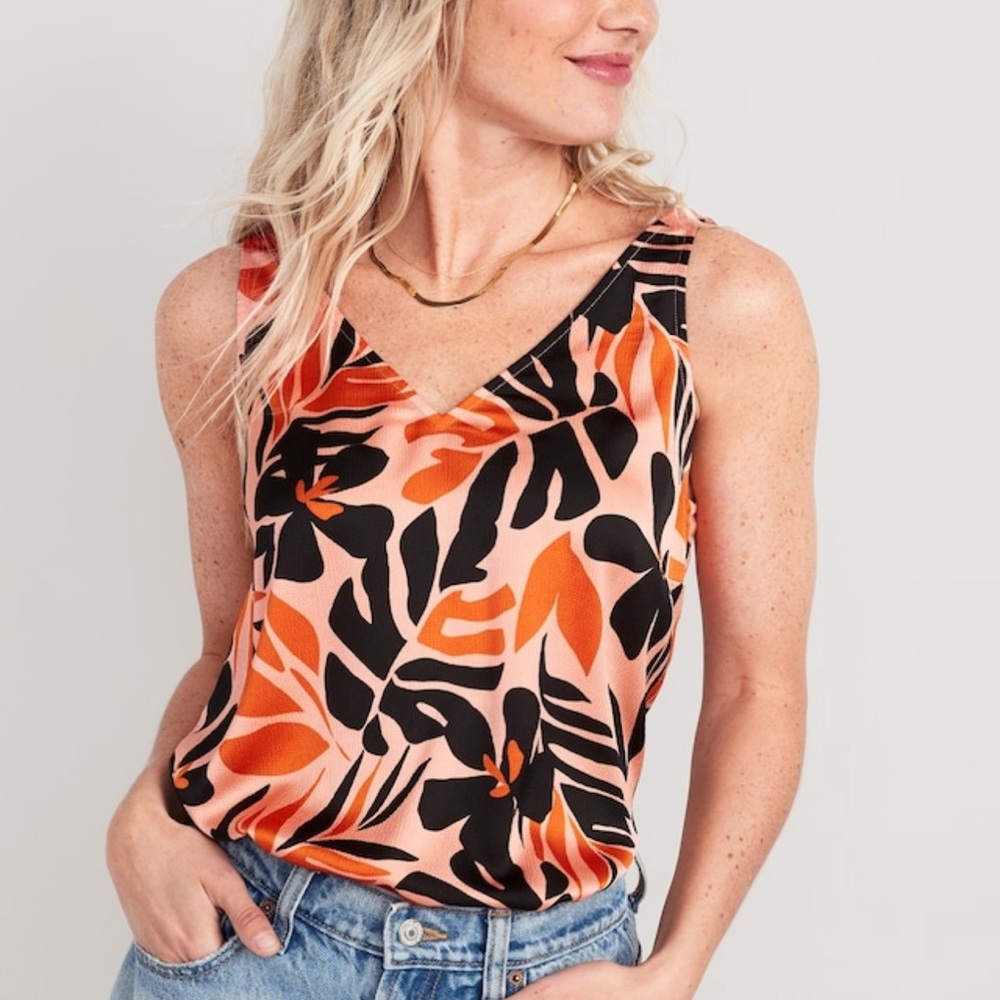 Old Navy NWT v-neck sleeveless satin abstract print top